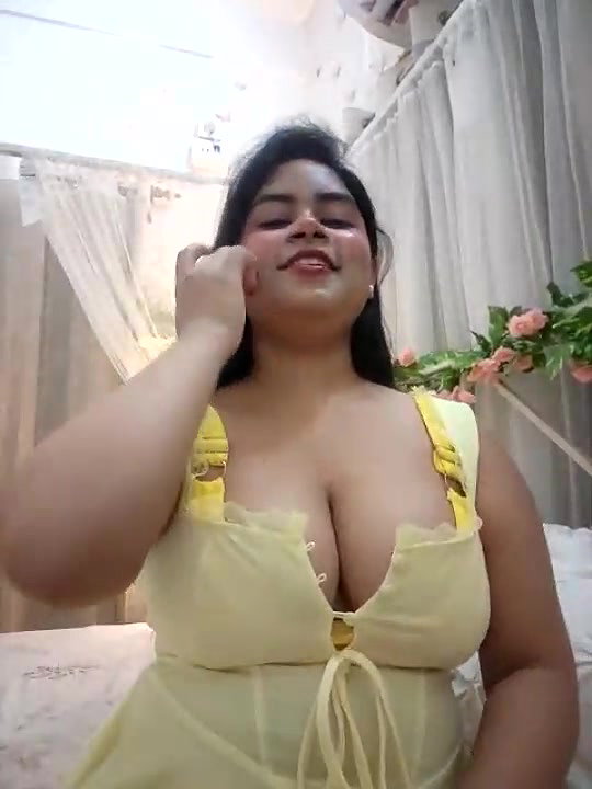 Busty Girl Amesha Shows Her Big Boobs Curves