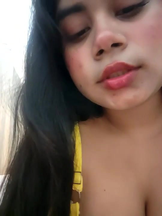 Busty Girl Amesha Shows Her Big Boobs Curves
