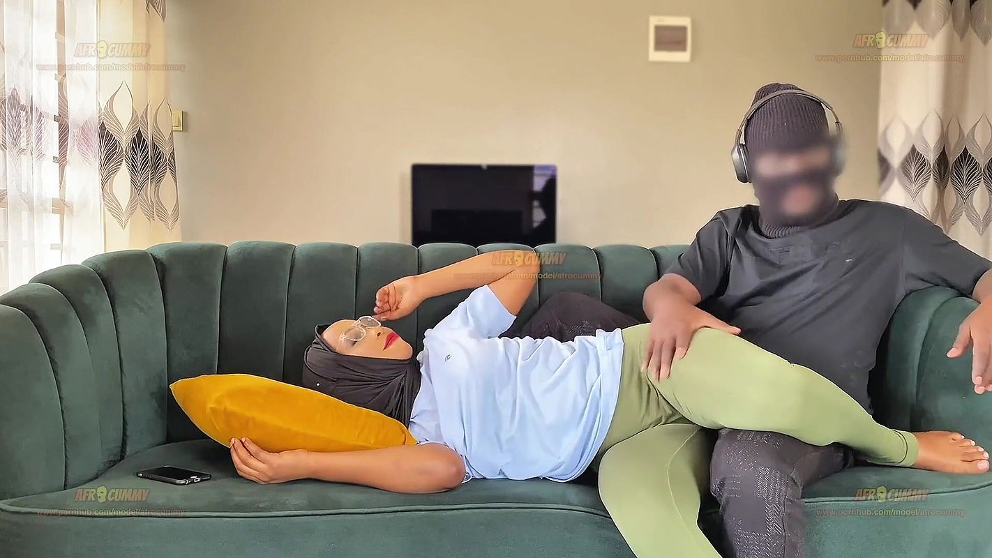 Big Ass Ebony Stepsister Seduces Stepbro and Squirts on Him Until He Cums in His Pants