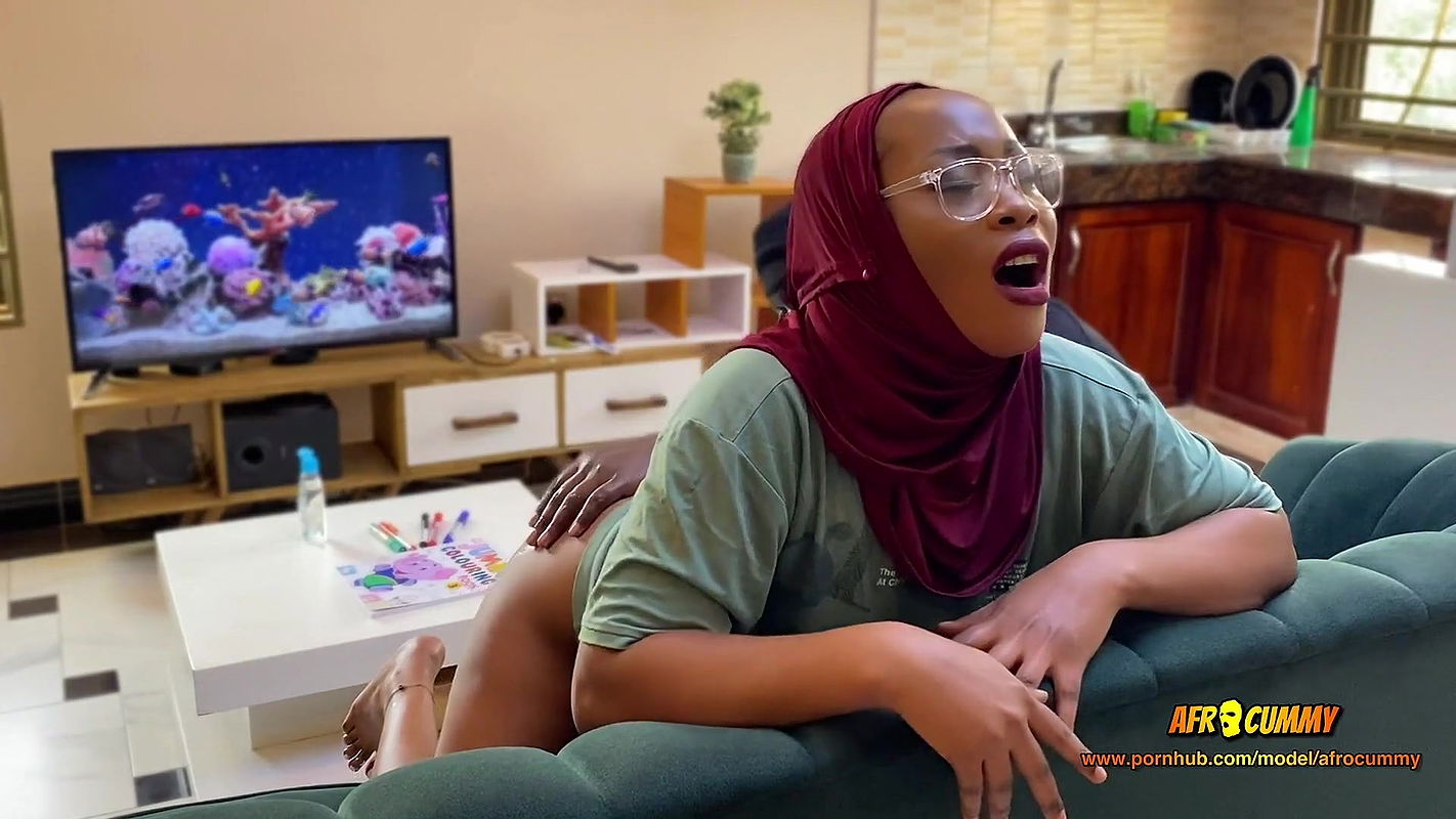 Thick Ass Ebony Muslim Afrocummy Is Caught Bending by Her Roommate and Gets a Splashy Surprise