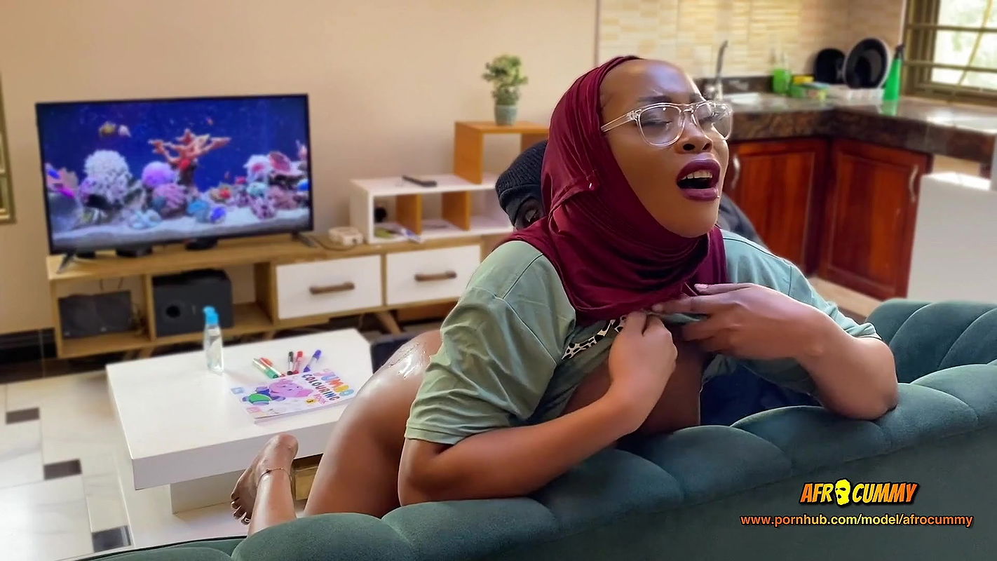 Thick Ass Ebony Muslim Afrocummy Is Caught Bending by Her Roommate and Gets a Splashy Surprise