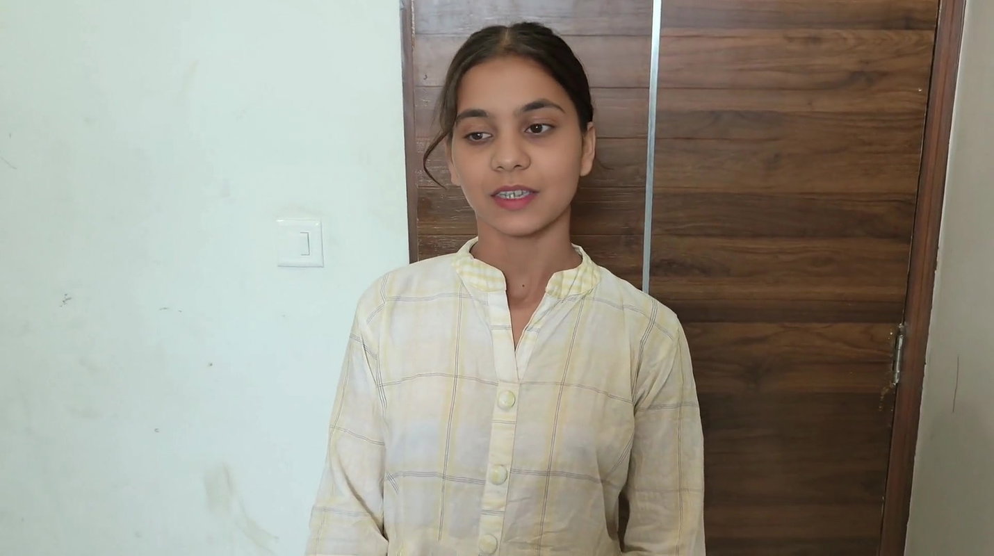 Chini (Suger) lene aayi Pdosan Reetu ko pakad kr chod dala