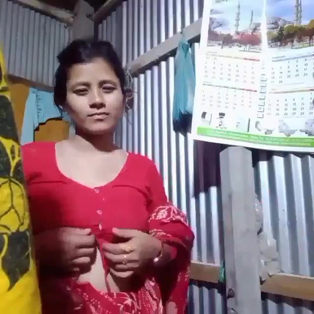 Village Bhabi Showing Her Nice Boobs