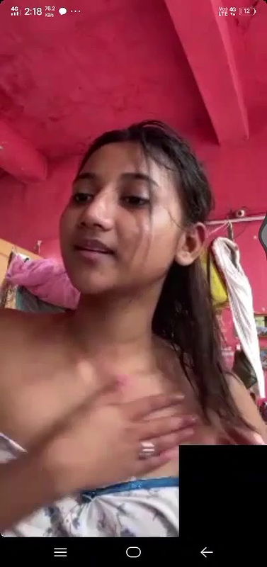 Cute babe nude captured by lover