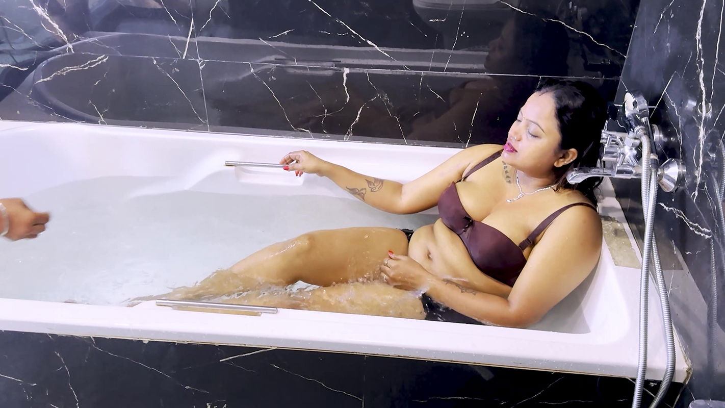 Indian Desi Married Couple Full Hot Sex in Bathtub Clear Hindi Audio