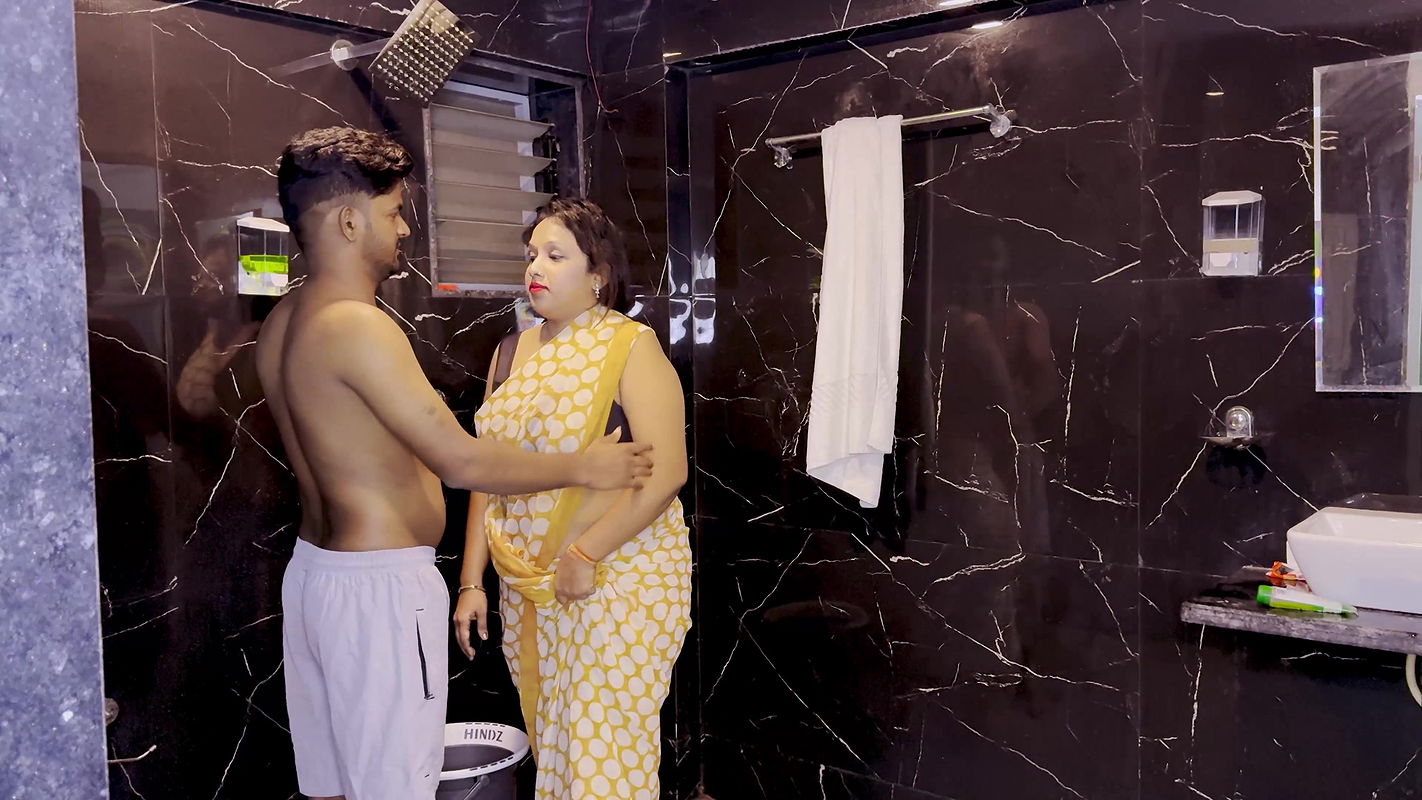 Indian Big Ass Desi Made Fucked While Cleaning Bathroom