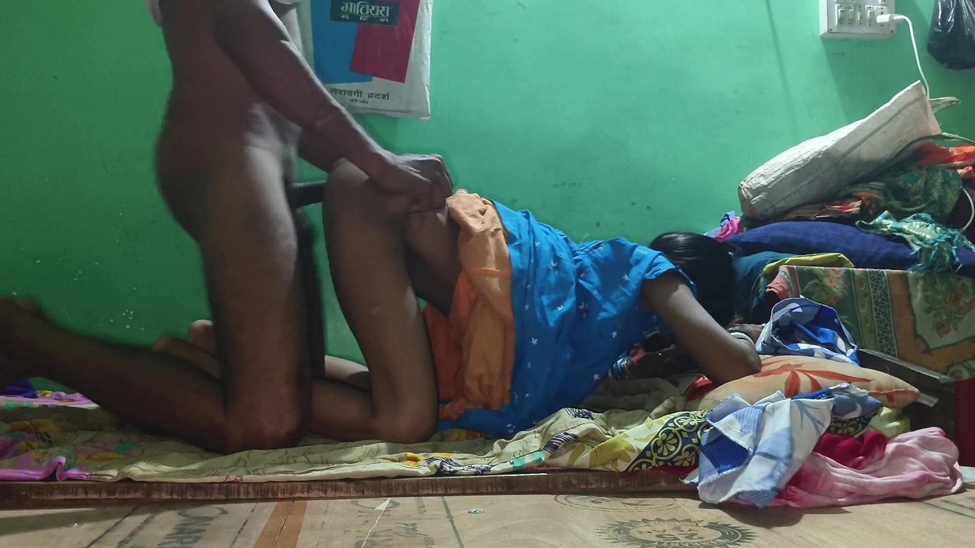 Santi bhabhi ki tight chut ki chudai video uske devar ke shath