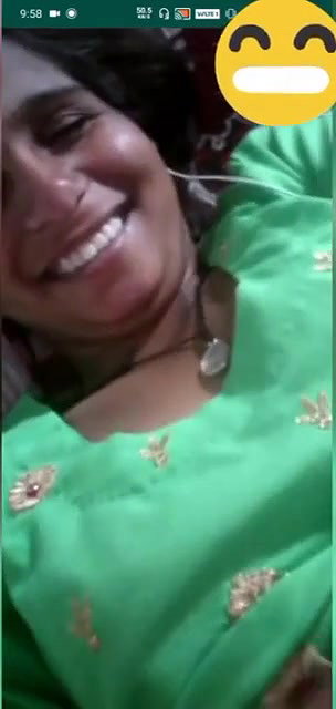 Desi Girl Shows Her Boobs