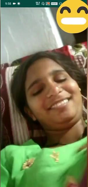 Desi Girl Shows Her Boobs