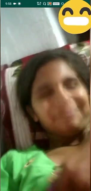 Desi Girl Shows Her Boobs
