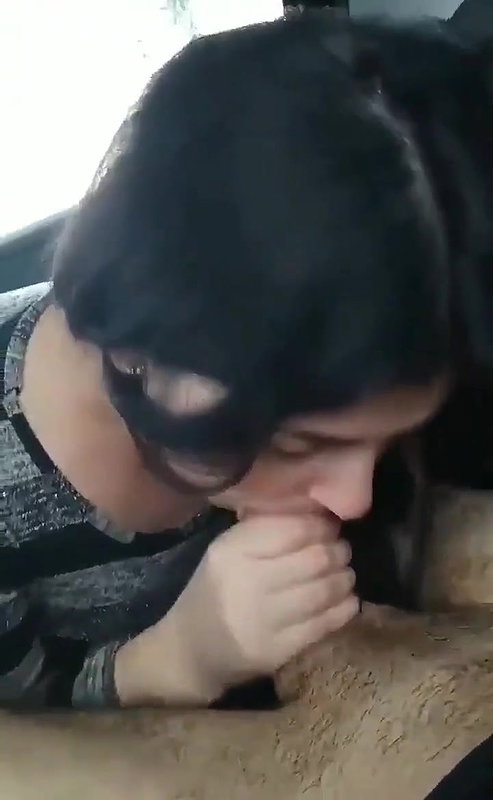 Desi Grl Sucking Boss Dik in Car