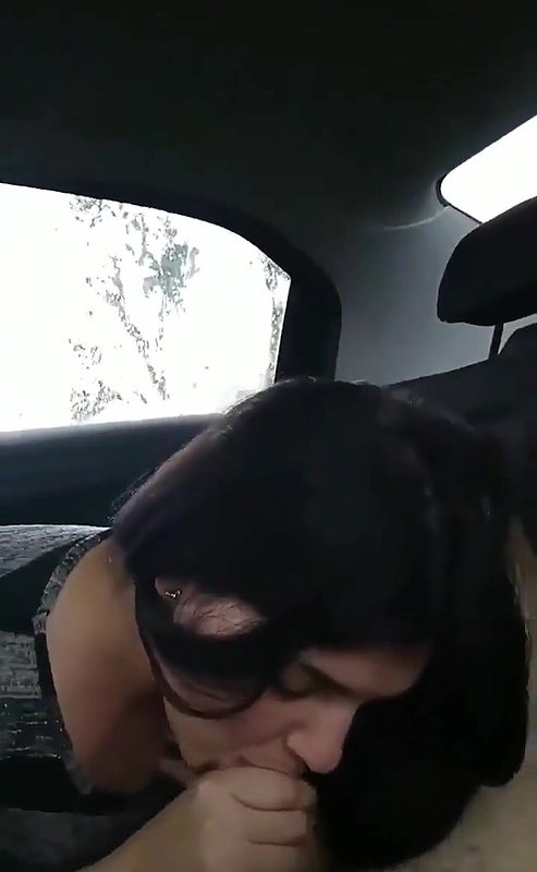 Desi Grl Sucking Boss Dik in Car