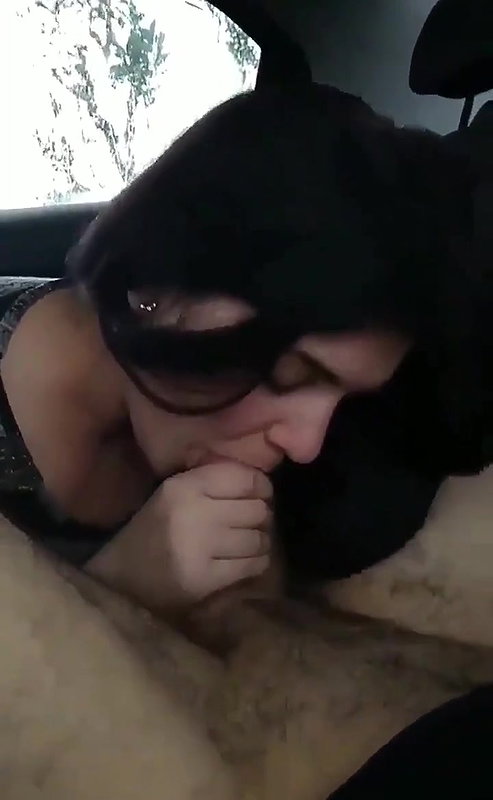 Desi Grl Sucking Boss Dik in Car