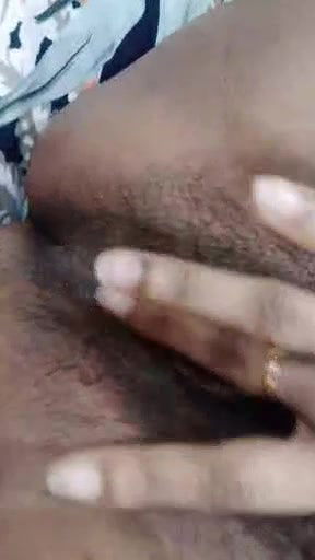 Desi lady showing big boobs and pussy