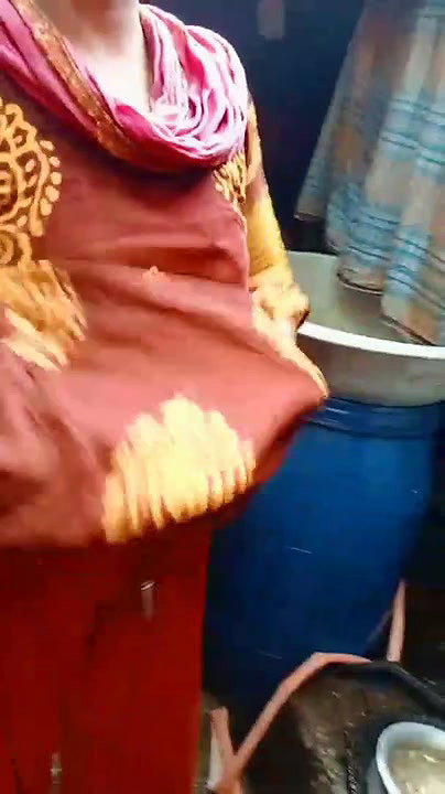 Bhabi Showing Boobs For Money