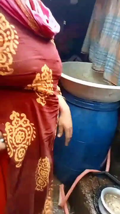 Bhabi Showing Boobs For Money