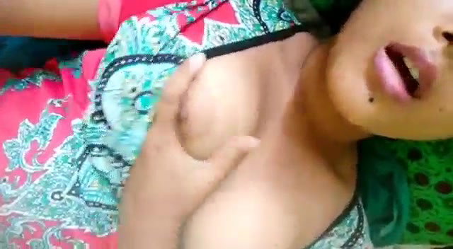 Cute girl fingering till white cream come from pussy