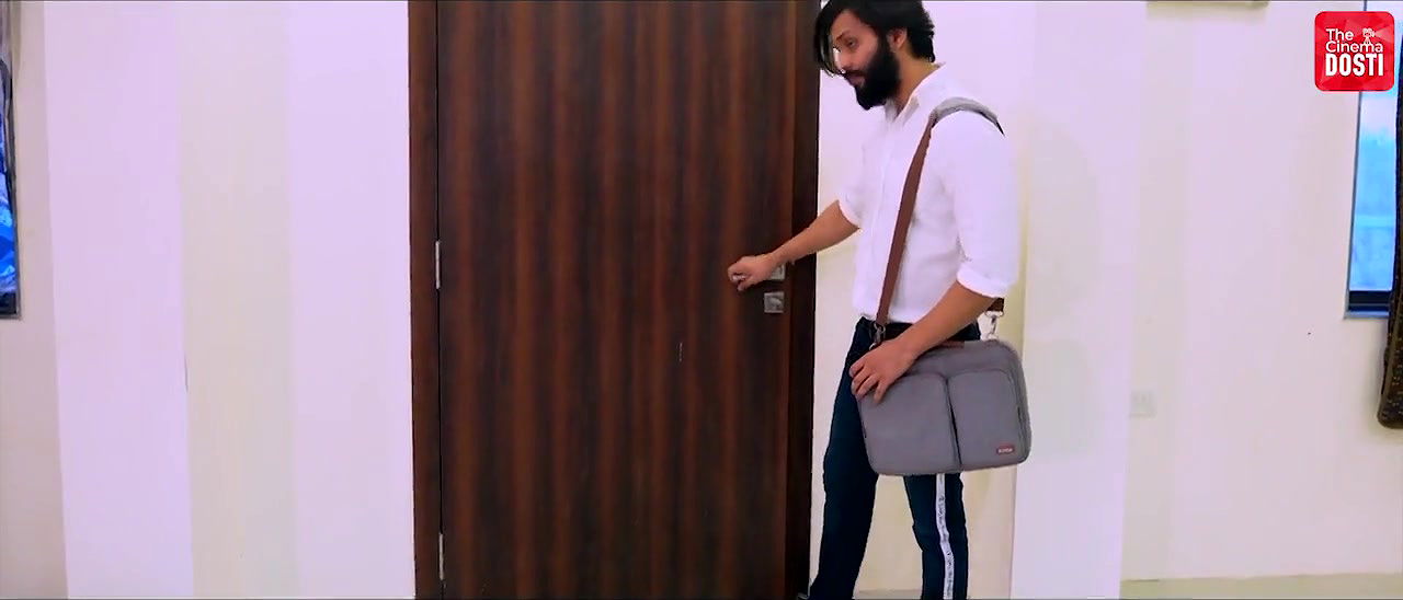 Desi Maal Videshi Pose