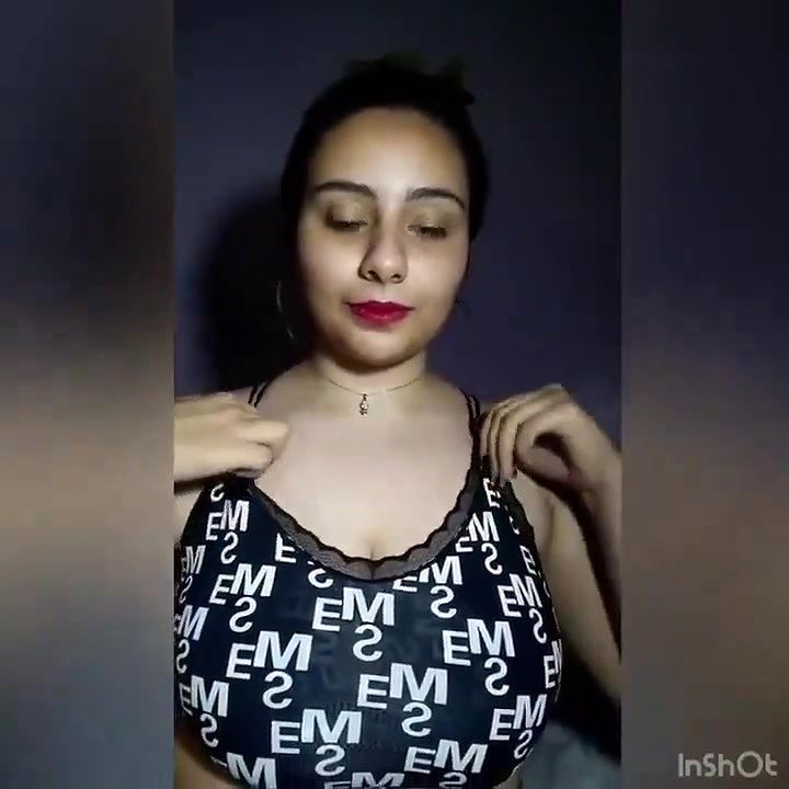 Big boobs bhabhu showing off