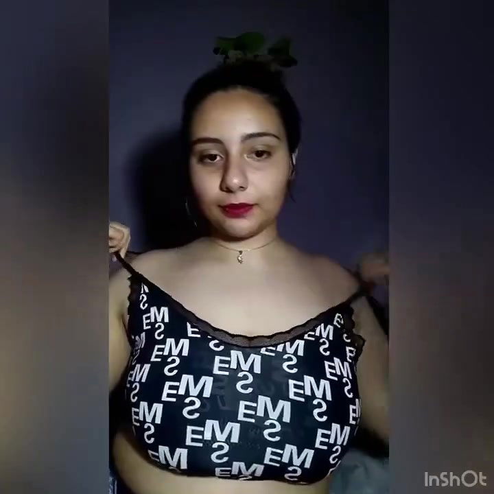 Big boobs bhabhu showing off