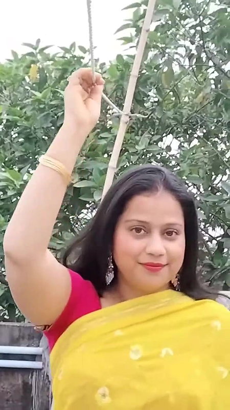 Bengali vlogger mou-3