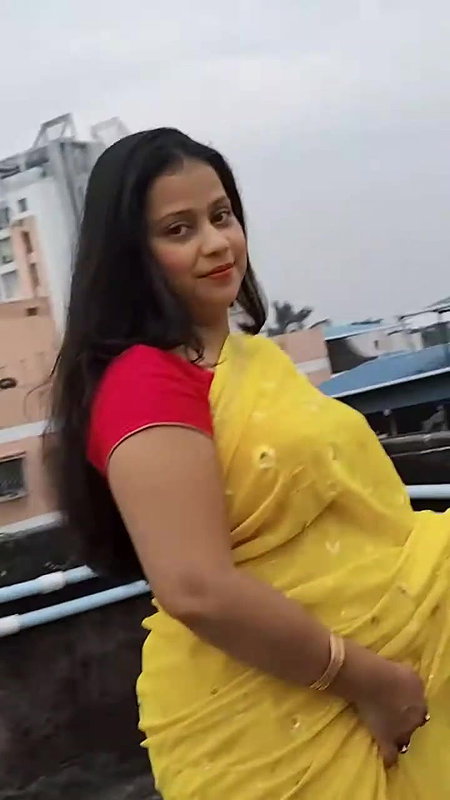 Bengali vlogger mou-3