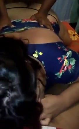 Desi Hoot Wife 3sum with drivr n frnd small clip