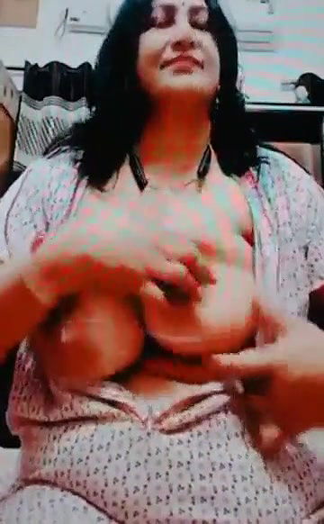 Desi Bhabhi Shows Her Big Boobs