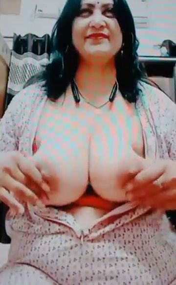 Desi Bhabhi Shows Her Big Boobs