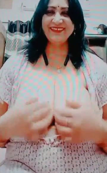 Desi Bhabhi Shows Her Big Boobs