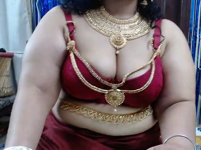 Indian aunty with big boobs