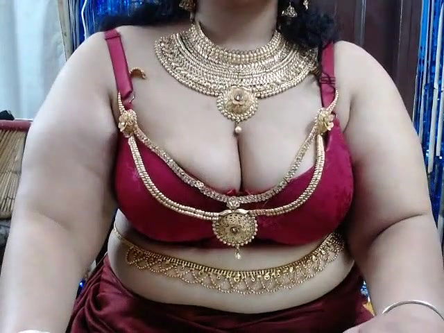 Indian aunty with big boobs