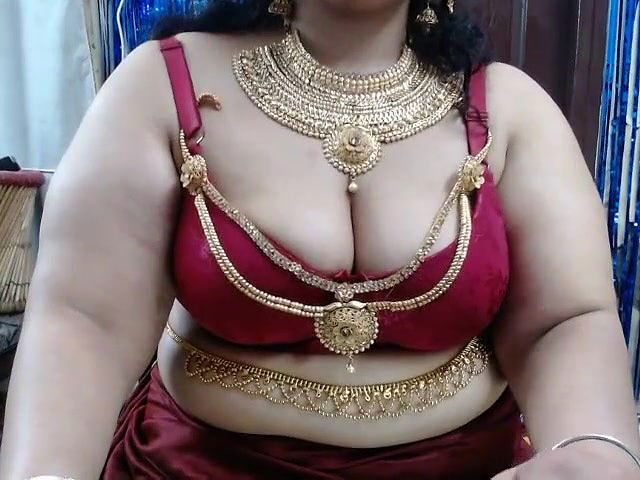 Indian aunty with big boobs
