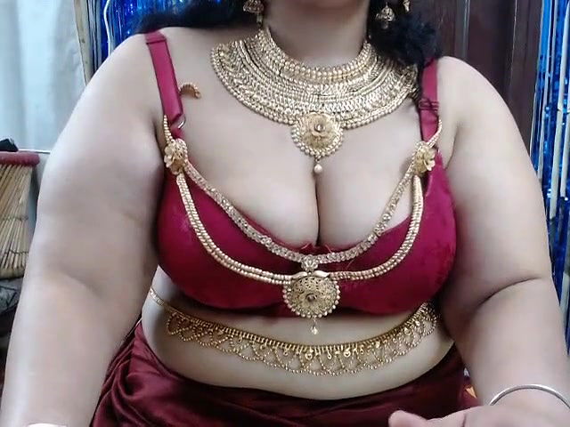 Indian aunty with big boobs