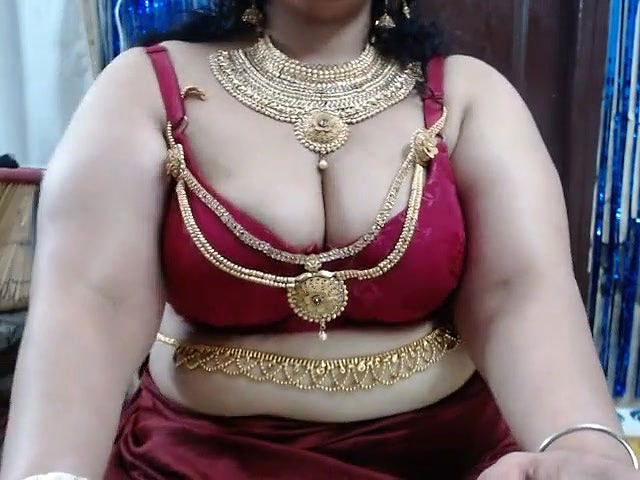 Indian aunty with big boobs