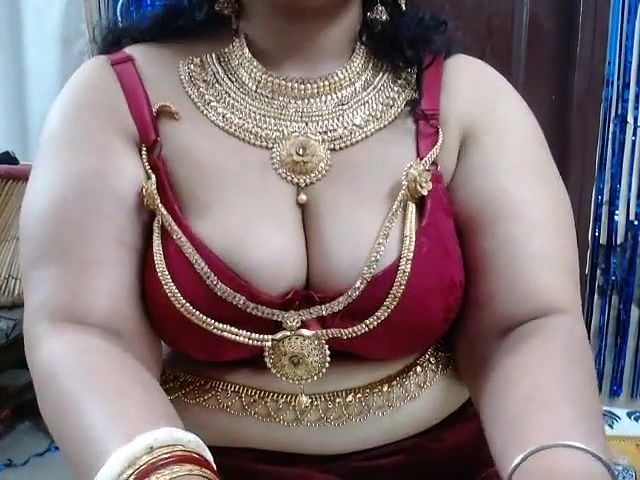 Indian aunty with big boobs