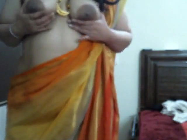 indian desi aunty talking dirty and showing nude body