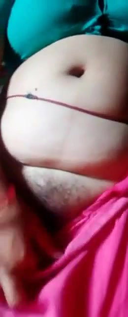 Desi Horny Bhabh showing pussy