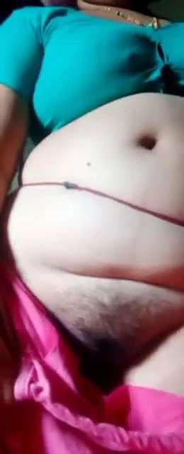 Desi Horny Bhabh showing pussy