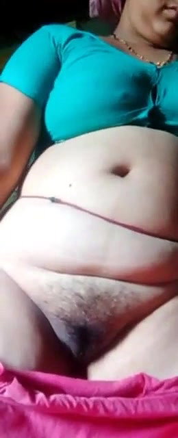 Desi Horny Bhabh showing pussy