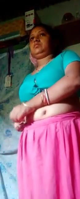 Desi Horny Bhabh showing pussy