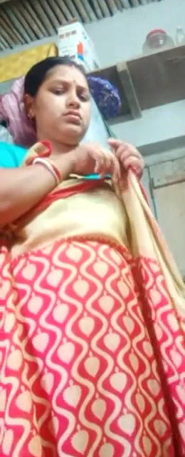 Desi Horny Bhabh showing pussy