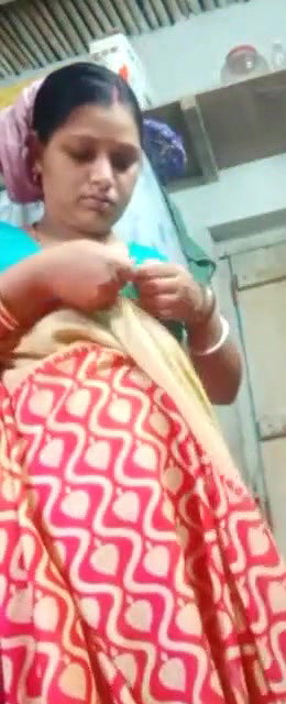 Desi Horny Bhabh showing pussy