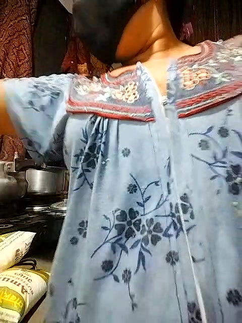 Stripchat-Public.Show-c-Amritanikhill-2024.04.23.143325