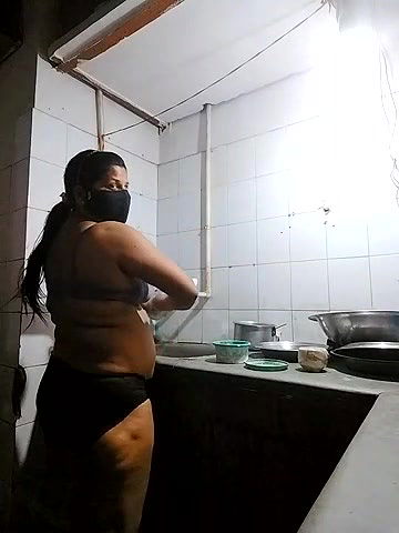 Stripchat-Public.Show-c-Amritanikhill-2024.04.23.113100