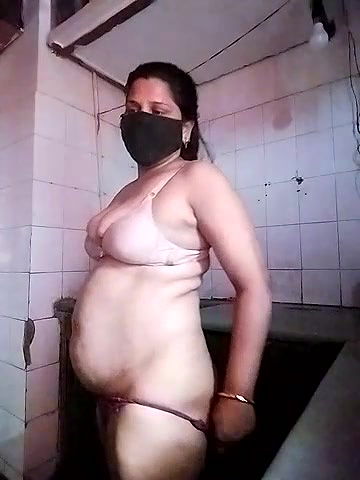 Stripchat-Public.Show-c-Amritanikhill-2024.04.22.030948