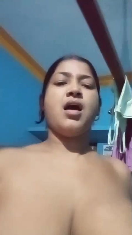 Desi bhabhi masturbating with fogg scent bottle