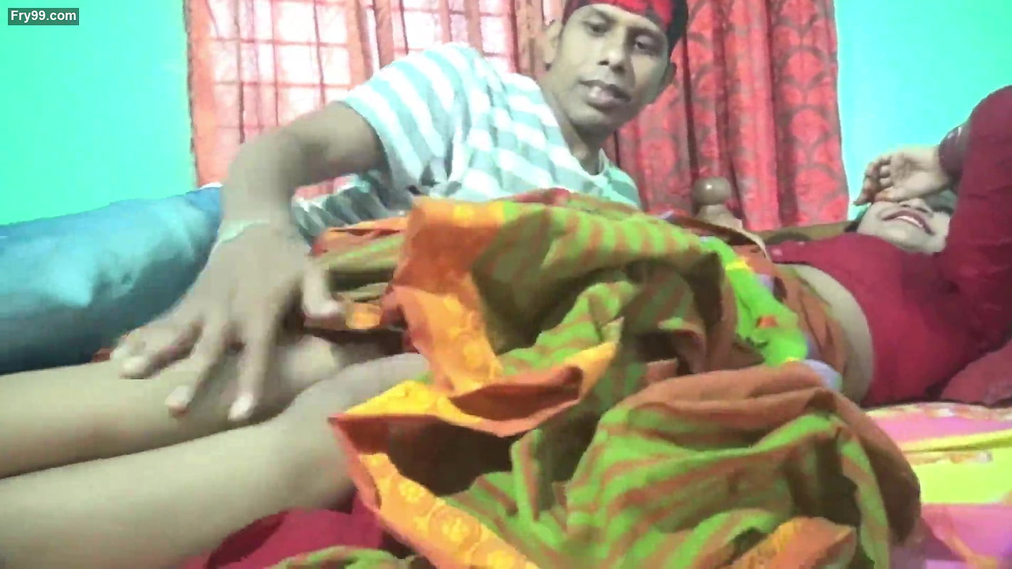 Beauty Actress Takes off saree Hot bed scene