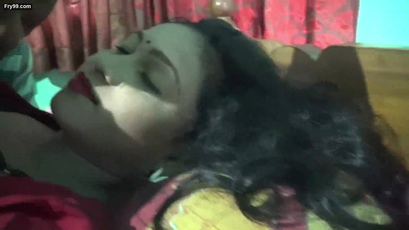 Beauty Actress Takes off saree Hot bed scene