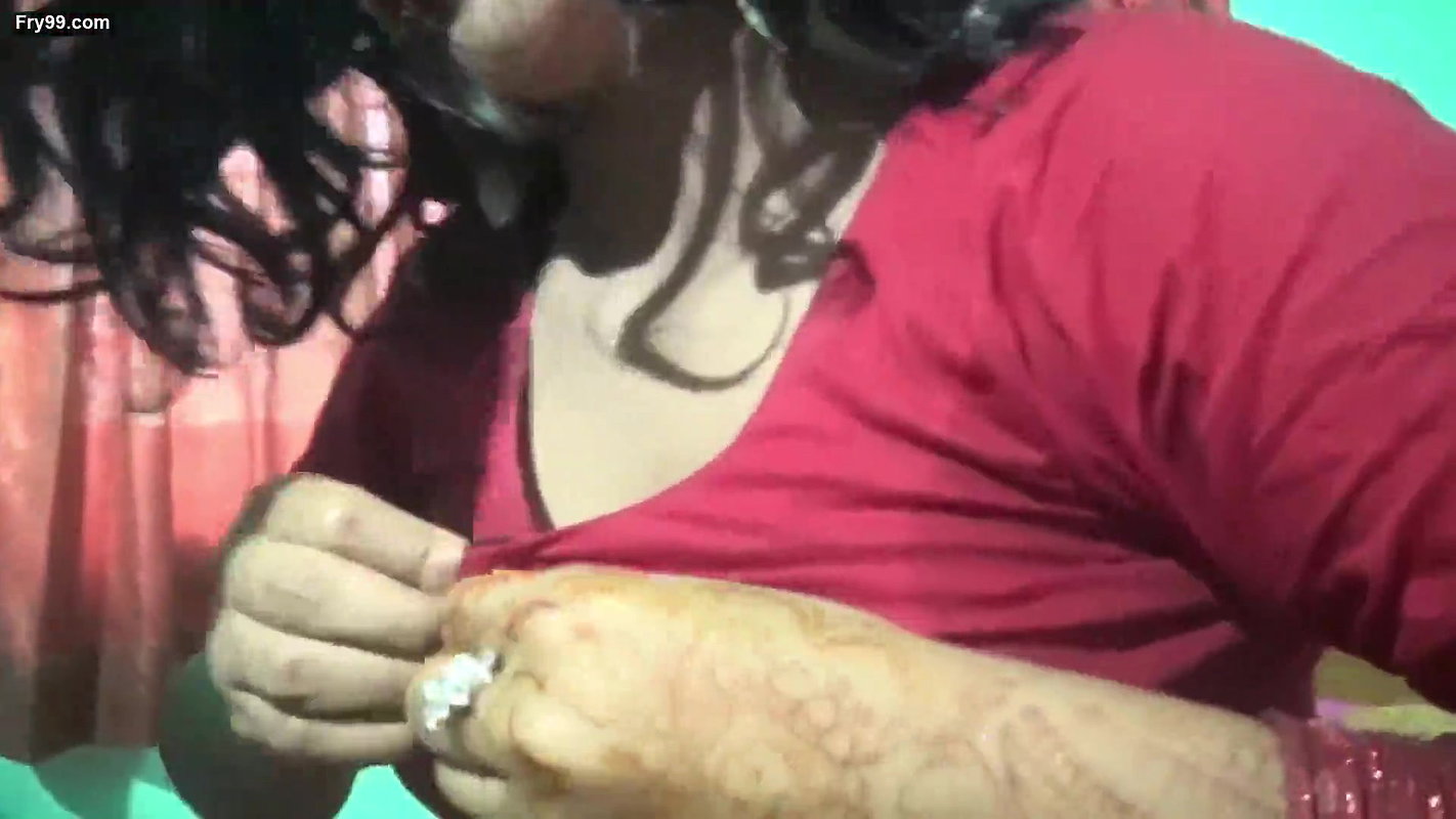 Beauty Actress Takes off saree Hot bed scene